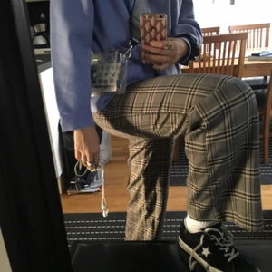 Rutiga kostymbyxor  - Skitsnygga och trendiga rutiga kostymbyxor storlek 36⭐️⭐️⭐️⭐️⭐️