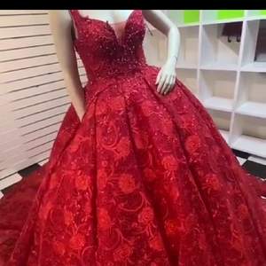  röd klänning en storlek