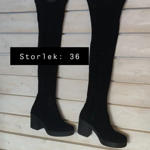 Klackar - Knähöga klackar i svart