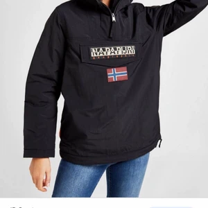 Vinterjacka  - Hejsan!! Jag säljer min naparanji som ja köpte förra vintern. Det är använd 2 gånger då jag tyckte att den var för stor. Som ny köpte för 1800kr!❤️ priset kan diskuteras. 