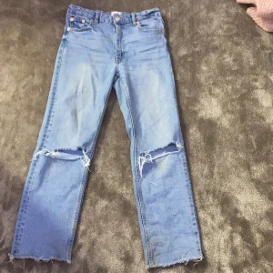 Jeans Lager 157 Säljes för 200kr (ordinarie pris 300) - Passar bra, storlek 160 eller Xs