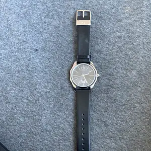 Säljer min Calvin Klein klocka då den inte används så ofta. Inga repor eller så då jag bara haft den i cirka 2 månader!   Priset kan diskuteras vid snabb affär!