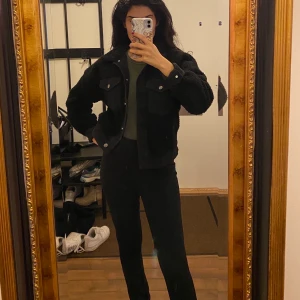 Vårjacka i svart - storlek 36, 150kr exklusive frakt passar vår/höst väder. 