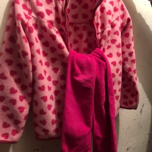 Ett sett, kofta och byxa  - Säljer ett mycket bekvämt sett för vintern att hålla sig varm! 