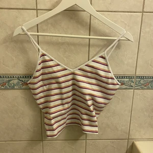 Top från Monki - Jättesöt topp från Monki som jag aldrig använt. Frakt ingår ej💚