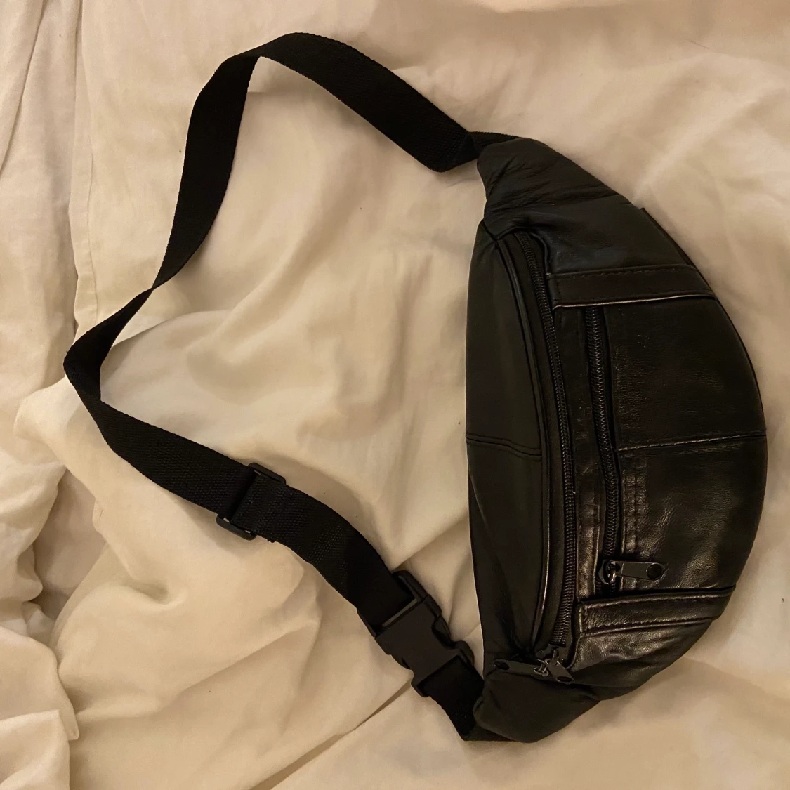 Svart magväska - 90