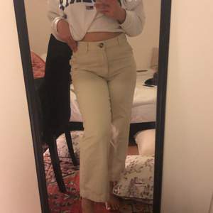 Fina jeans köpta från monki för 400kr stl 38 säljs för 200kr använda Max 5ggr