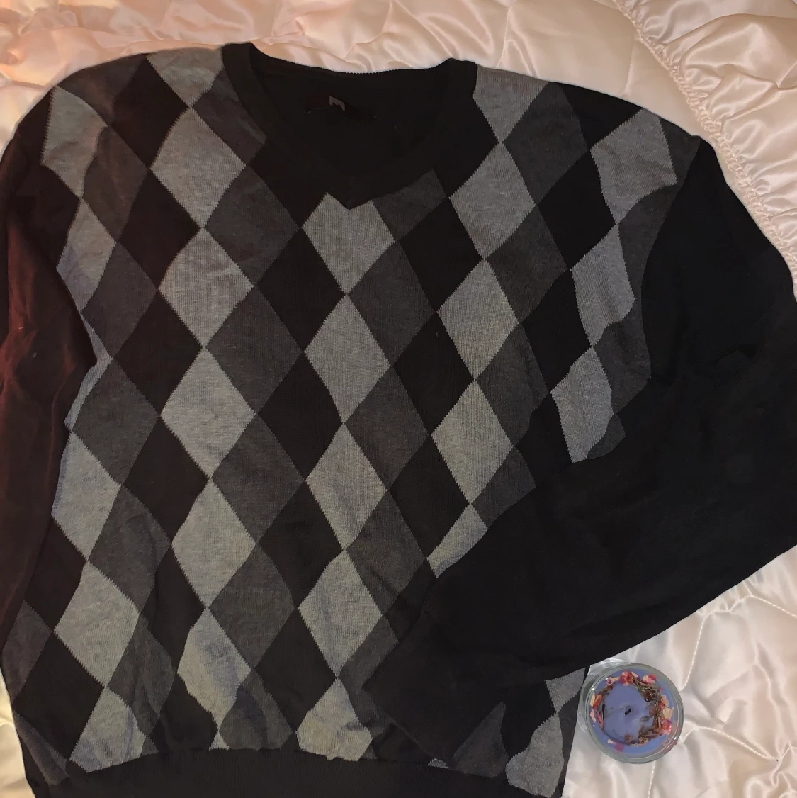 Stickad rutig tröja, svart och grå, stl L - 90