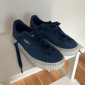 Puma sneakers - Blåa sneakers från Puma. Använt ett fåtal gånger. Storlek: 37