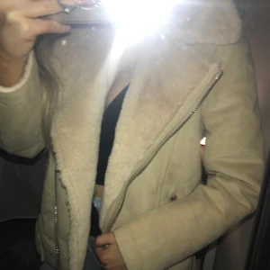 Jacka - Jacka i storlek S passar på hösten/våren