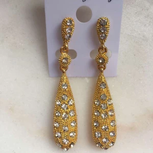 Oanvänd örhängen - sjukt fina örhängen säljes 