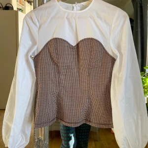 Fin topp - Jättefin topp, tyvärr har den blivit för liten 🕊 Storlek 34