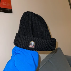 Para jumper mössa - PJS Acc Rib Hat. Använd endast 4 gånger. Köpt för 699. Skick 10/10