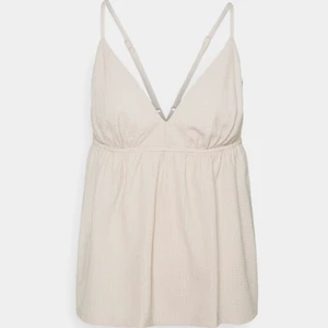 Vitt linne  - Köpt på Zalando, från Vero Moda. Storlek M, aldrig använd. Kan skicka eller mötas i Stockholm eller Södertälje 