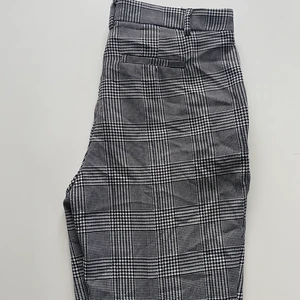 Kostymbyxa - Kostymbyxa från Ginatricot i storlek 38, aldrig använda