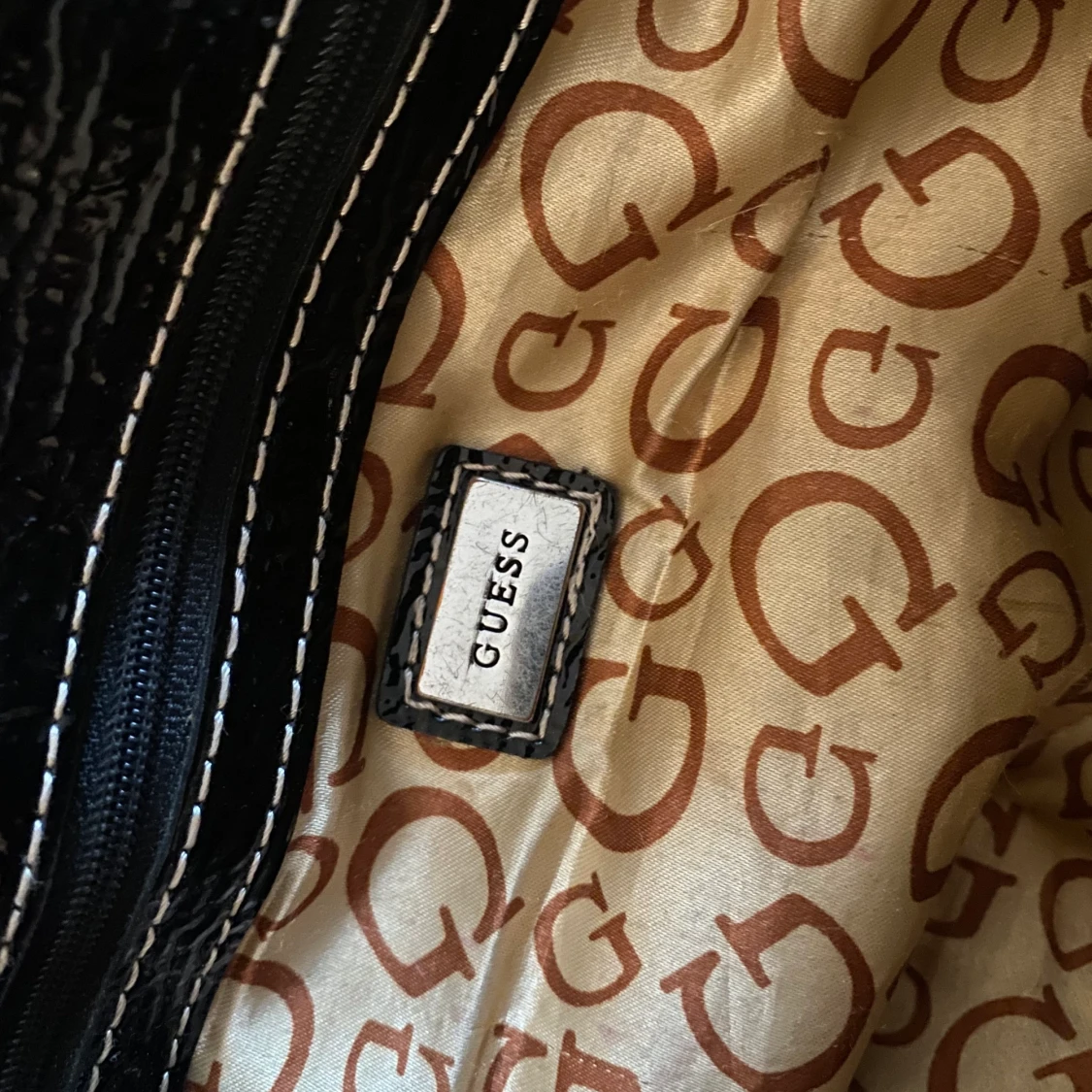 Guess väska äkta - 90