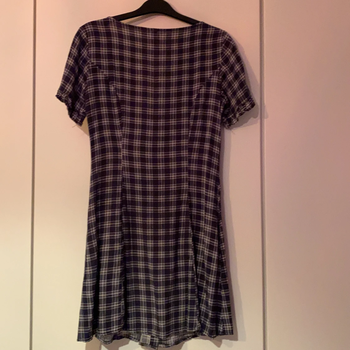 Rutig sommarklänning - 91