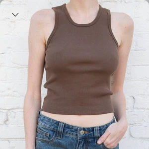 linne - fint linne från brandy melville! den endast använd en gång och säljer för att den inte kommer till användning mer❤️det är onesize men skulle gissa på S🤩