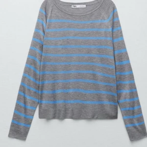 Randig tröja från Zara - Säljer denna skit snygga tröja som är använd ca 3 ggr bara från Zara❤️‍🔥 Den var slutsåld när jag kollade sist, den är i strl S❤️‍🔥