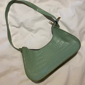 Grön axelväska  - Grön axelväska från SHEIN💚