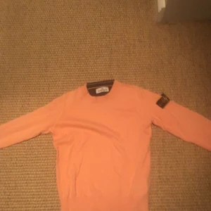 Stond island tröja storlek 142 - Jag har använt detta plagg ett fåtal gånger och det är i bra skick