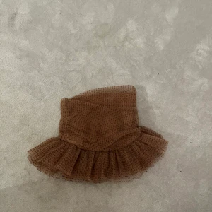 Hm topp  - Otroligt cool och vacker topp från H&M. Köptes sommar 2021. Säljer den för 200kr. Nyköp ca 600kr storlek 34