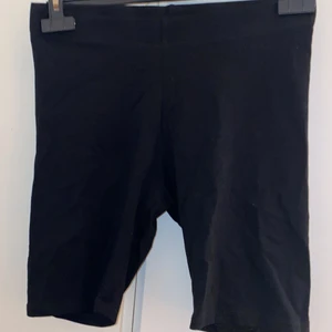 Cykelbyxor  - Oanvända cykelbyxor från Gina Tricot