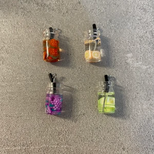 Drink berlocker  - 1kr/st. Ringa in den du vill ha. Har 30st av varje färg