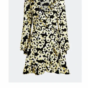 Somrig klänning - Säljer en somrig klänning från BikBok som är använd ca 1-2 gånger. Nypris: 499kr 