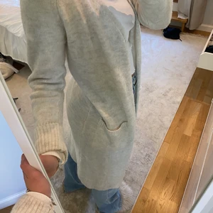 Lång mysig kofta - Jättefin och mysig kofta från TRENDYOL. Använd 1 gång så i nyskick! 