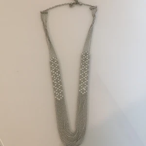 Halsband  - Halsband silver färg