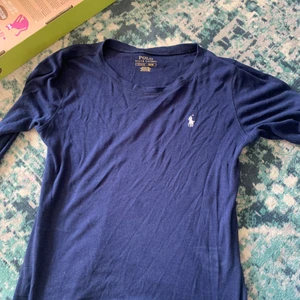 Ralphlauren tröja - Säljer min ralphlauren (äkta) tröja , aldrig använd bara testad på ! Riktigt skönt material 