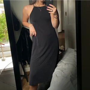 Klänning - Lägger upp igen men sänkt pris! Världens finaste klänning som jag dock aldrig använt :( 690 nypris och den har lappen kvar!