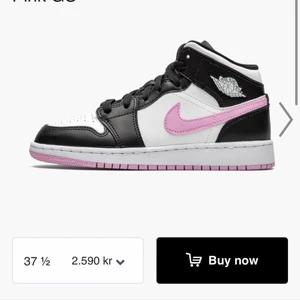 Jordans - Säljer nu mina fina Air Jordan 1 Mid White Light Arctic Pink! Så fina men känner att jag inte använder dom så ofta! Så snygga och passar till allt!💗Budgivning vid behov