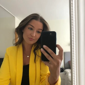 Gul kavaj - Frakt ingår i priset