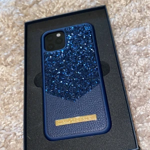 Mobilskal - Säljer ett helt nytt mobilskal från ideal of sweden. Blev att jag köpte en annan mobil. Passar till iPhone 11 pro/xs/x. Nypris 499kr