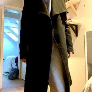 Höskappa ONLY XS - Bra skick och lite andvänd. För lång för mig dom är 158 cm. Kontakta för fler bilder.