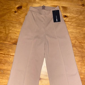 Kostymbyxor  - Säker mina fina kostymbyxor för får inte användning av dem då dem är för stora för mig, köptes för 369. 🥰