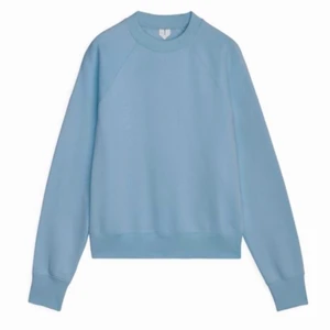 Blå sweatshirt - Helt ny blå sweatshirt från Arket. Storlek XS (obs! Liten i storleken). Skriv för bilder på💕