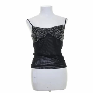 Topp - Superfin, svart topp som är köpt från Sellpy, märket är Rosa&Rose. Storlek m men passar xs-m💘