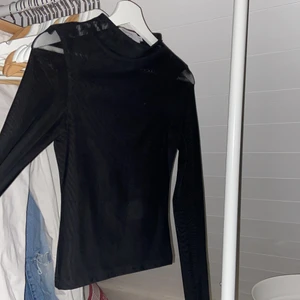 Svart fest tröja strl XXS - Bra skick, knappt använd.