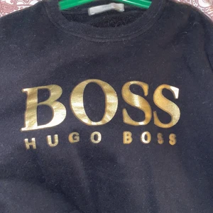 Hugo boss dam  - Säljer pågrund av att jag inte använder den längre. Ny pris 1100kr ( pris kan diskuteras)