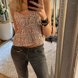 Linne - Supersött linne som jag nu säljer❤️ Knappt använt så i nyskick! Skickar gärna fler bilder om det önskas ❤️