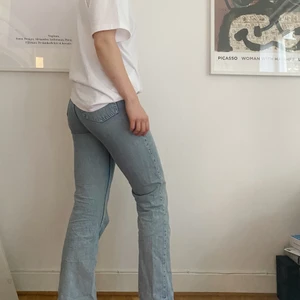 Jeans weekday rowe - Jeans, fel storlek kom med posten så de är knappt använda! Är för tighta på mig för min smak. 