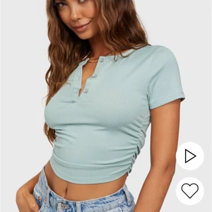 Topp - Strl s, helt ny oanvänd från Nelly.com 