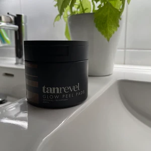 Glow Peel pads 🖤 - Säljer dessa glow peel pads som är som nya då endast 2 pads är använda ifrån den 🥳🖤