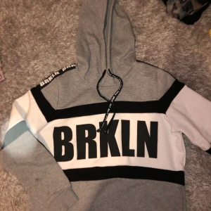 Hoodie med text - Jätte stor och mysig hoodie med mjukt material på insidan 
