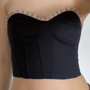 Korsettliknande topp - Jättefin korsett top, köpt secondhand. Strl 36. ✌🏼😋