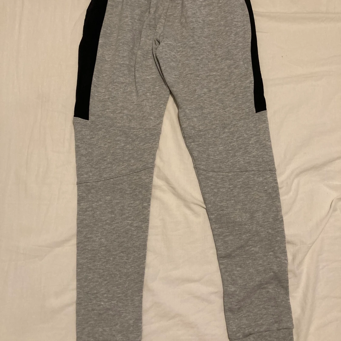 Ellesse gråa mjukbyxor - 90