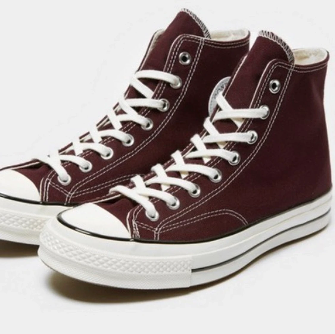 Söker bruna converse strl 41/41,5